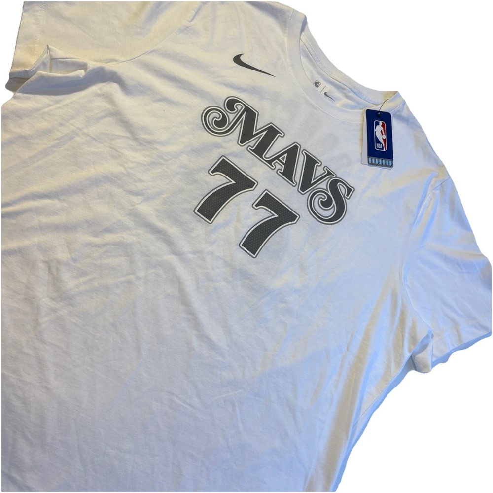 Nike NBA Dončič Mavs #77 2XL men's white short sleeve T-shirt‎